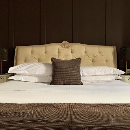 The Bell Inn Hotel Horndon-on-the-Hill ภายนอก รูปภาพ
