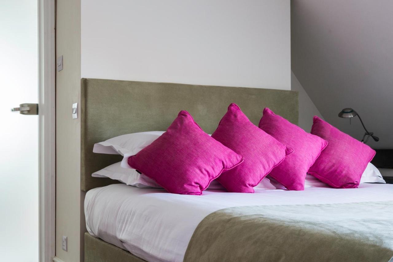 The Bell Inn Hotel Horndon-on-the-Hill ภายนอก รูปภาพ