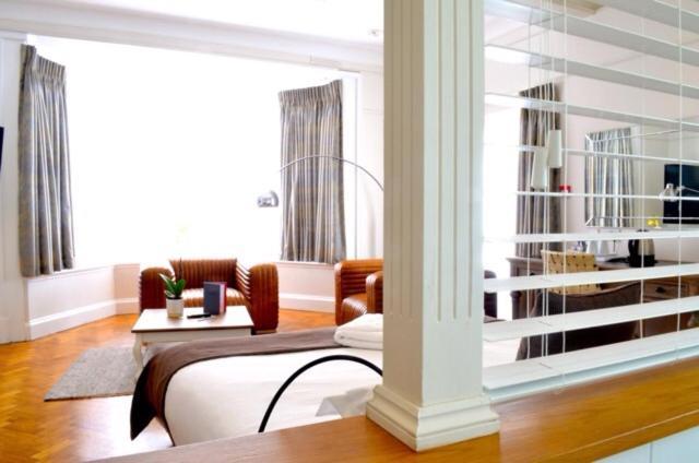 The Bell Inn Hotel Horndon-on-the-Hill ภายนอก รูปภาพ