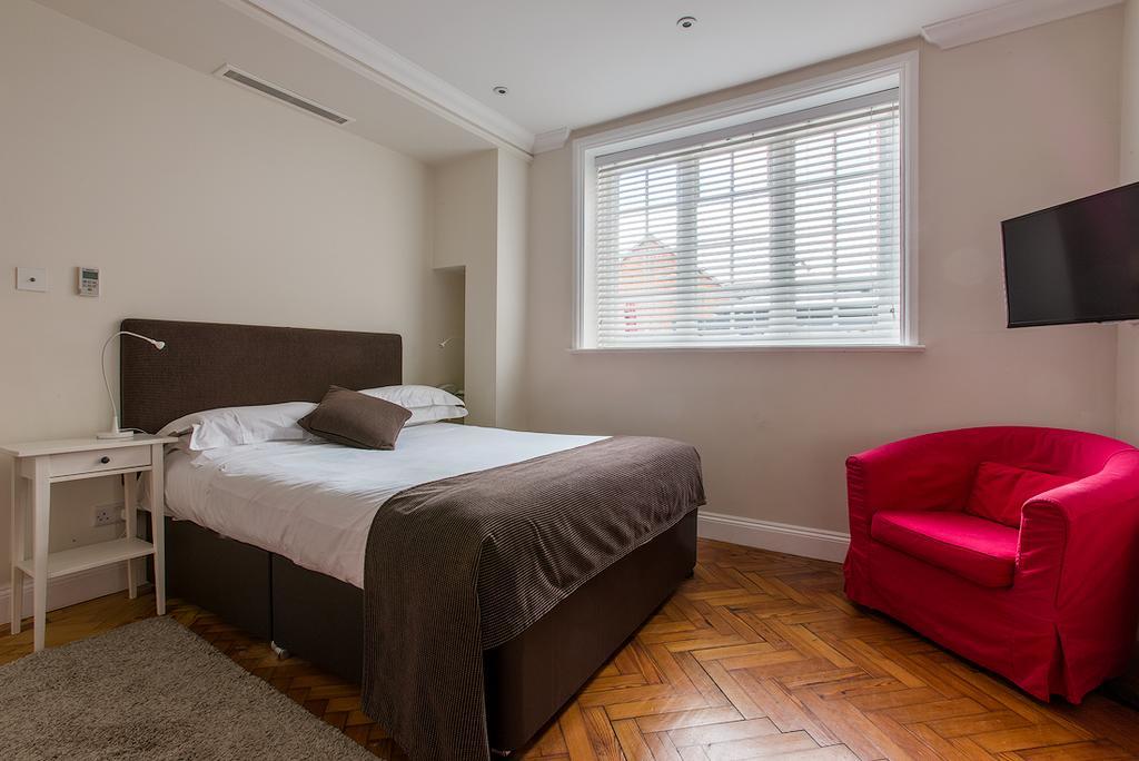 The Bell Inn Hotel Horndon-on-the-Hill ภายนอก รูปภาพ