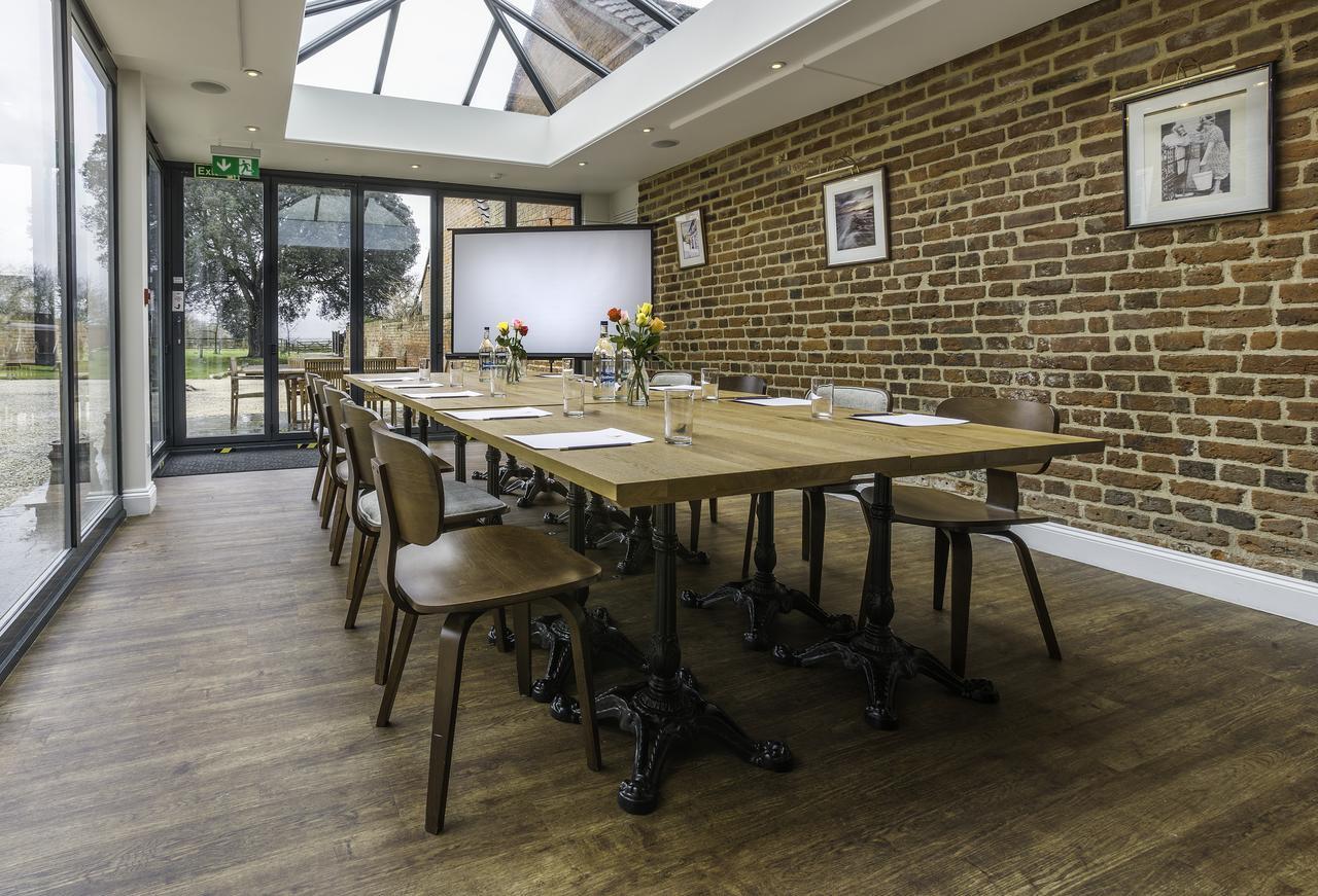 The Bell Inn Hotel Horndon-on-the-Hill ภายนอก รูปภาพ