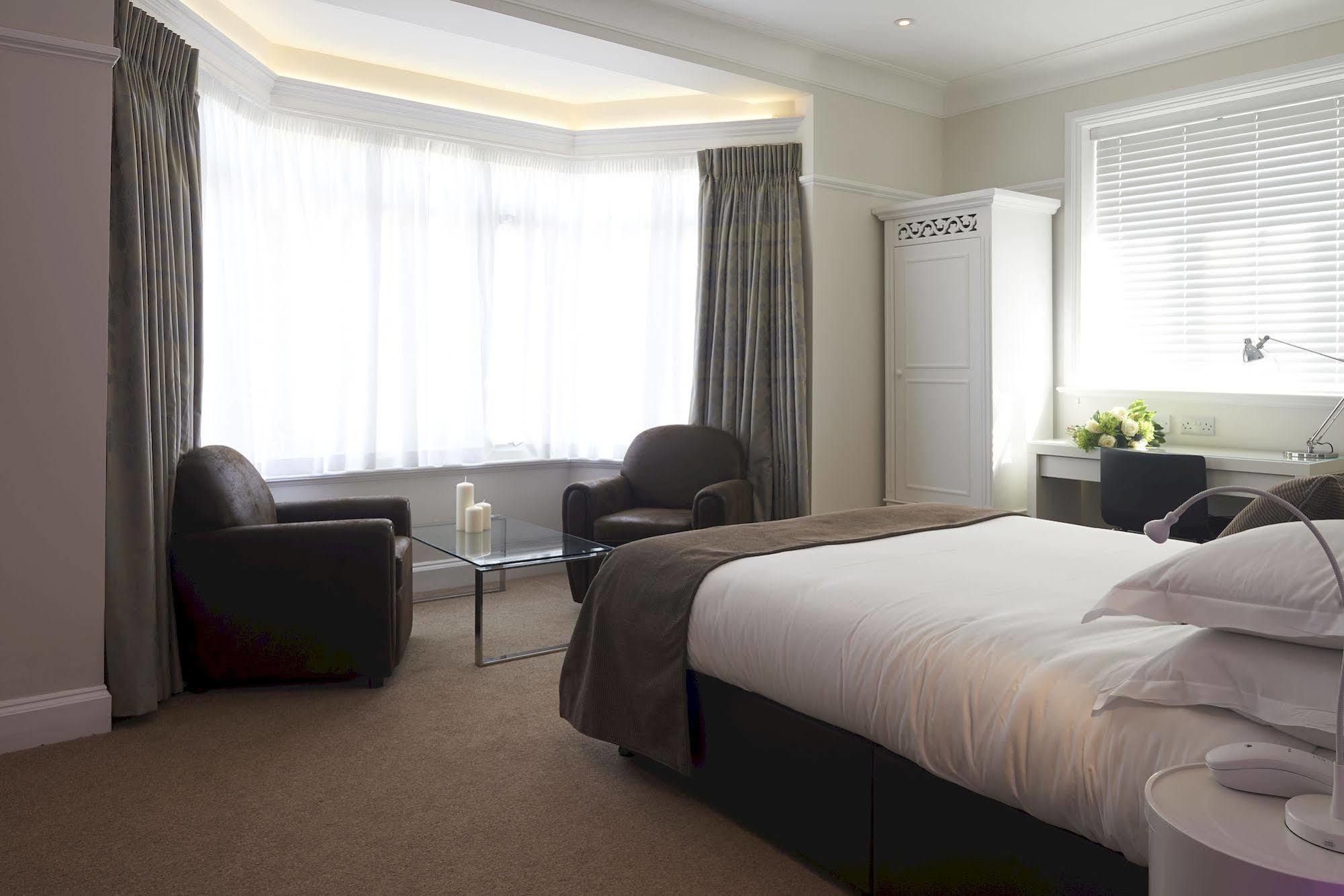 The Bell Inn Hotel Horndon-on-the-Hill ภายนอก รูปภาพ