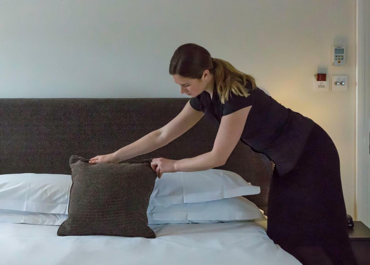 The Bell Inn Hotel Horndon-on-the-Hill ภายนอก รูปภาพ
