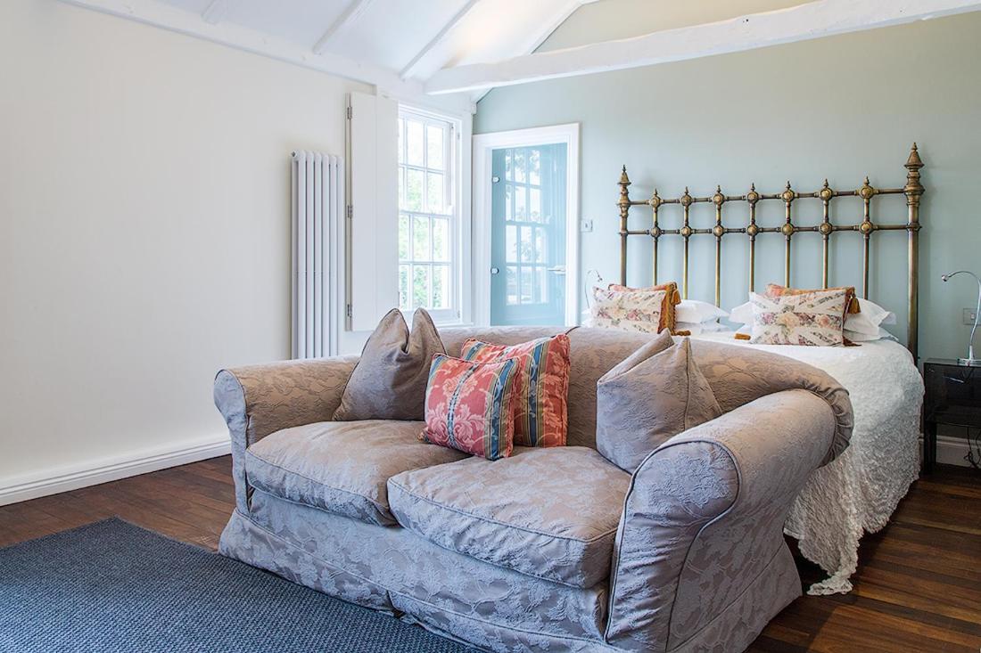 The Bell Inn Hotel Horndon-on-the-Hill ภายนอก รูปภาพ